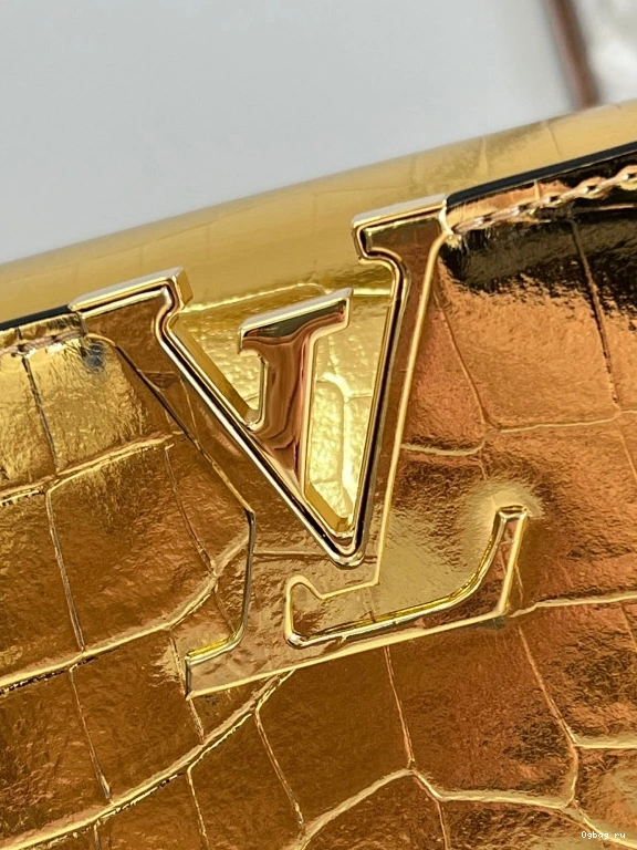 CAPUCINES LOUIS VUITTON BB 0824